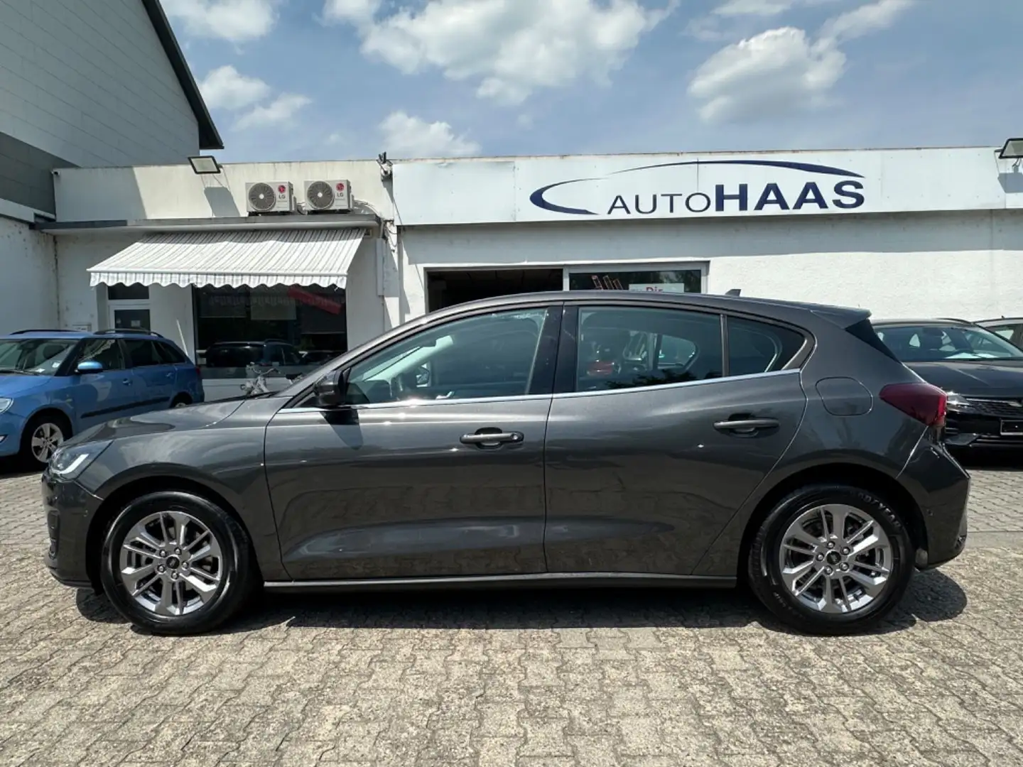 Ford Focus EcoBoost 8 Tkm*Titanium*CAM*ACC*SH+* Grau - 2