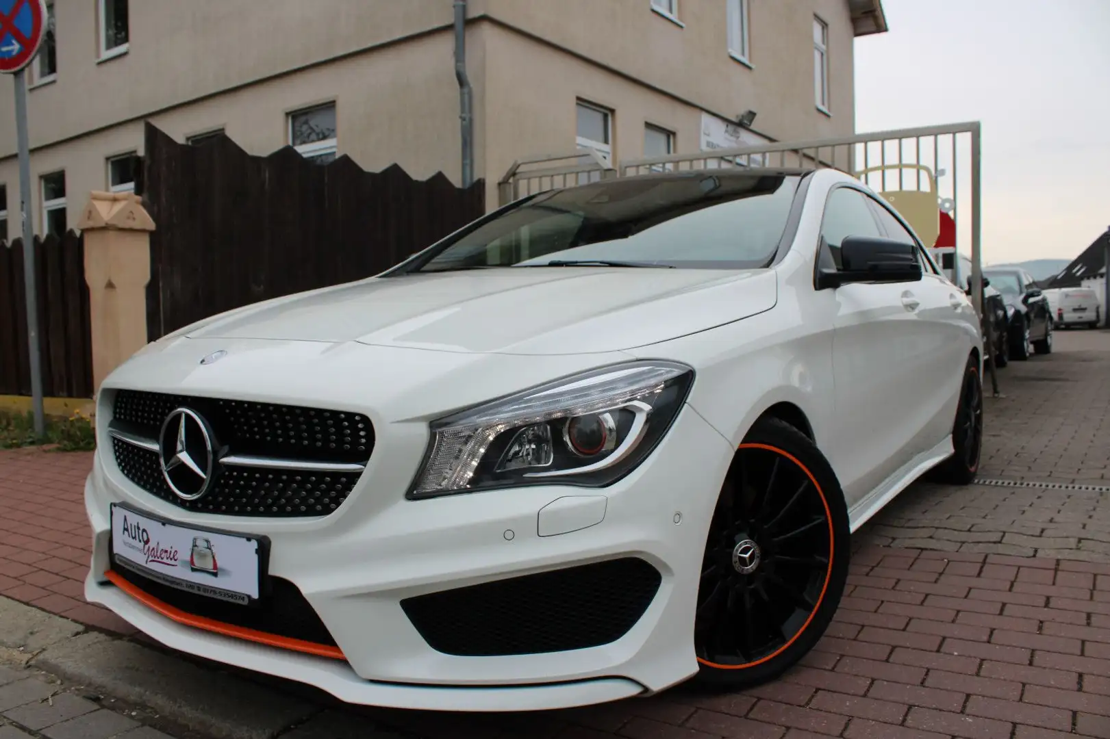 Mercedes-Benz CLA 250 4Matic|Orange Art|Automatik|AMG-Line Blanc - 1