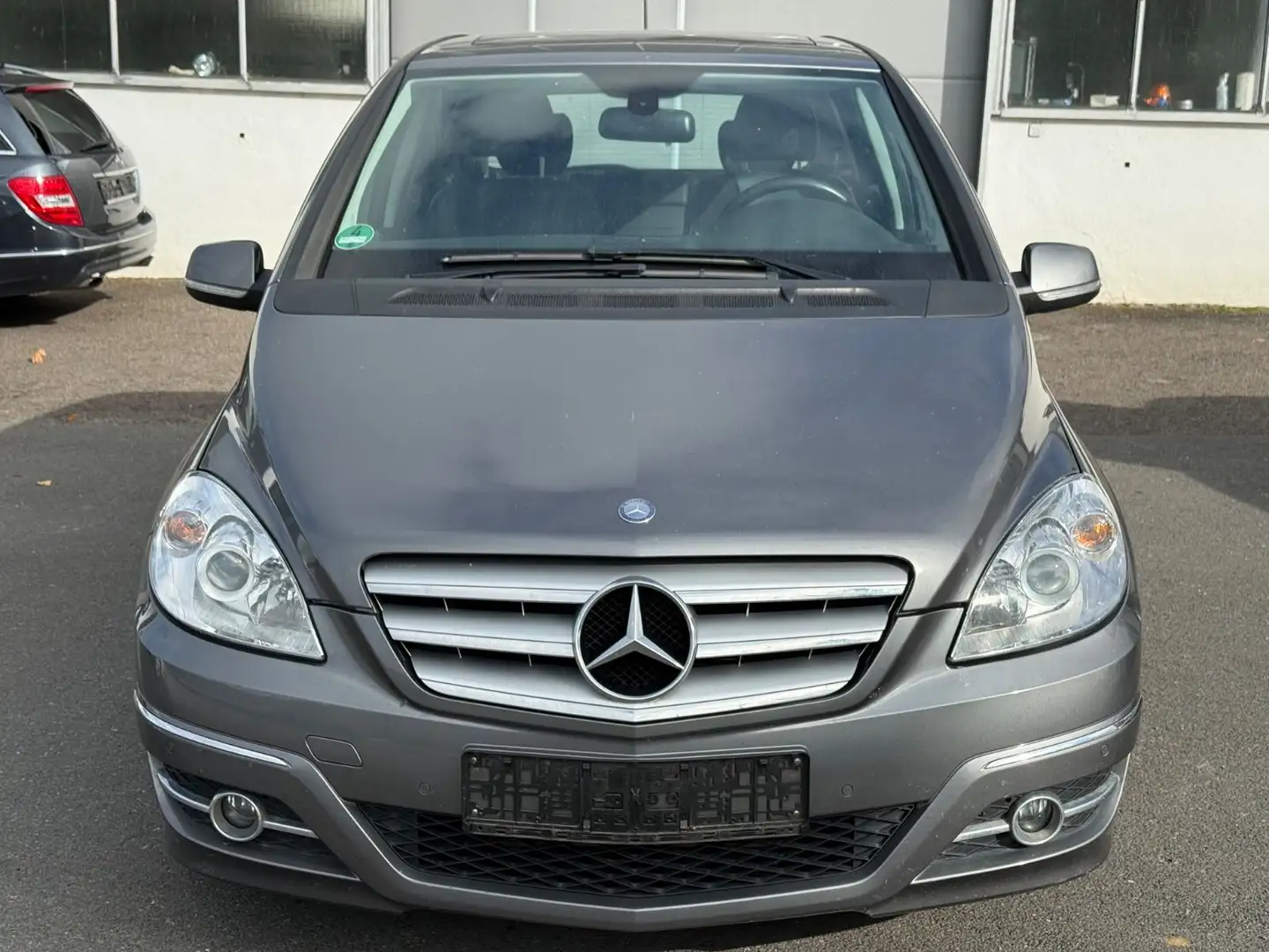 Mercedes-Benz B 180 B180 CDI Sport Paket Navi Klimaautomatik Shz 17" Grau - 2