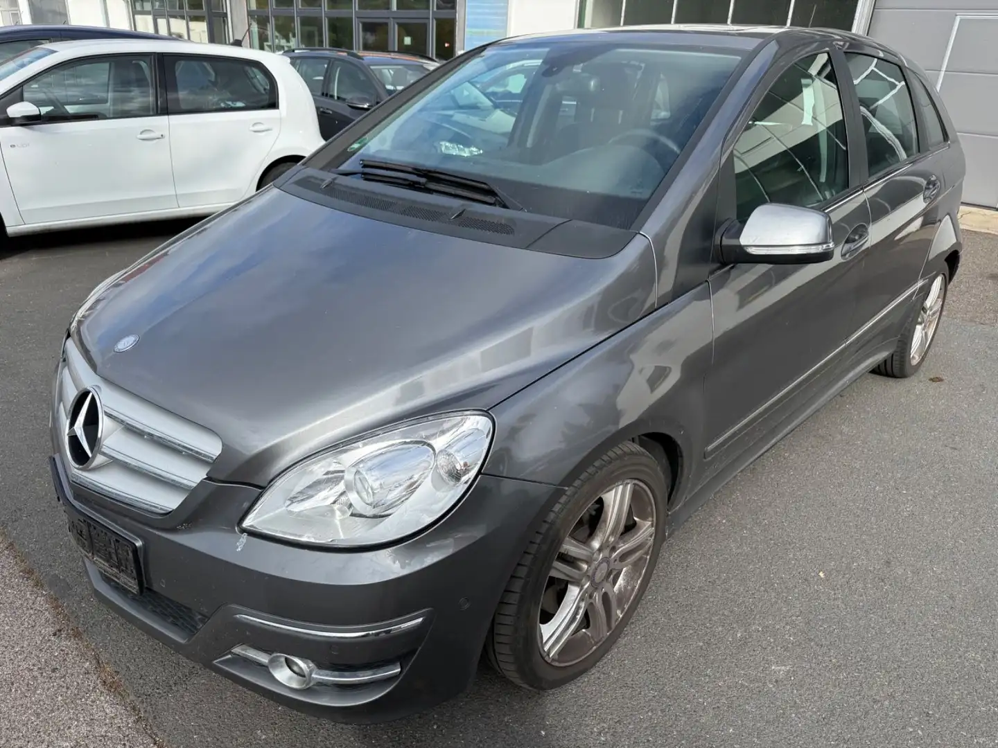 Mercedes-Benz B 180 B180 CDI Sport Paket Navi Klimaautomatik Shz 17" Grau - 1