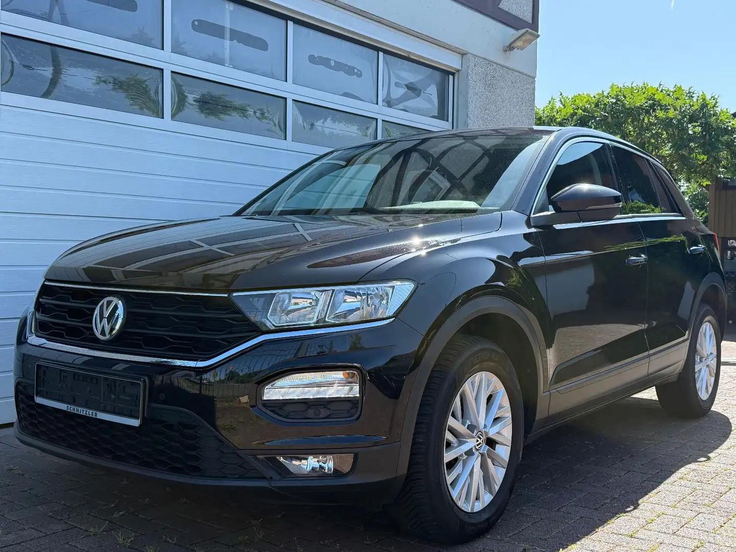 Volkswagen T-Roc 1.6TDI Navi,Klimaautomatik,ParkPilot Zwart - 1