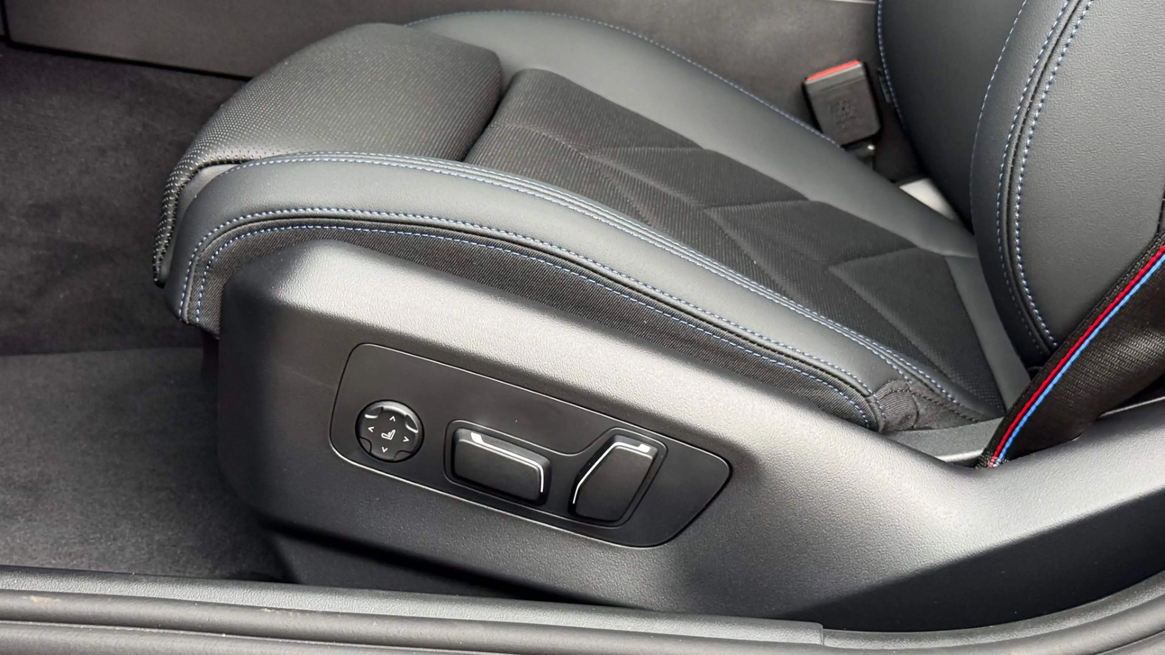 BMW 530 e xDrive — photo 15
