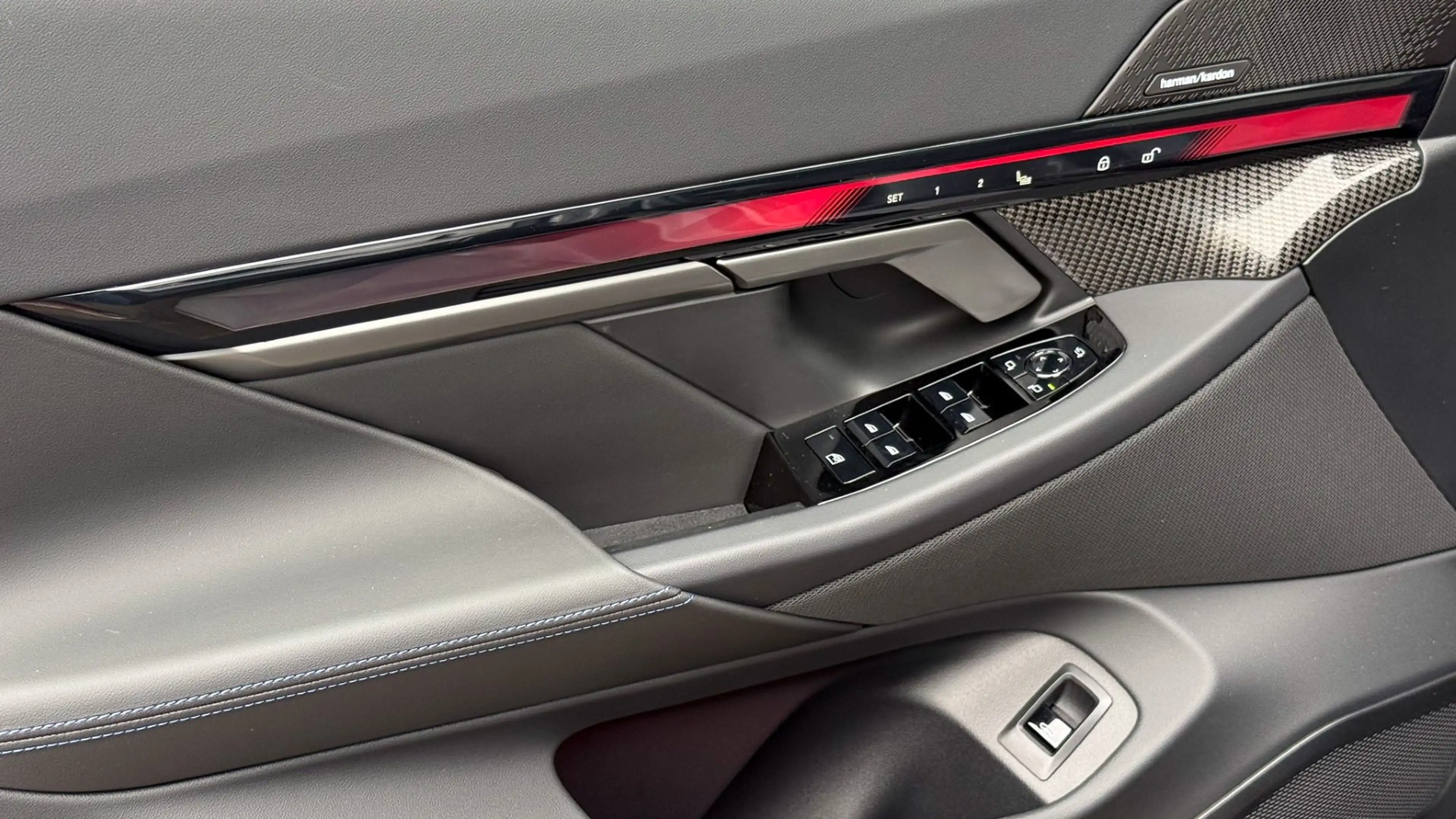 BMW 530 e xDrive — photo 12