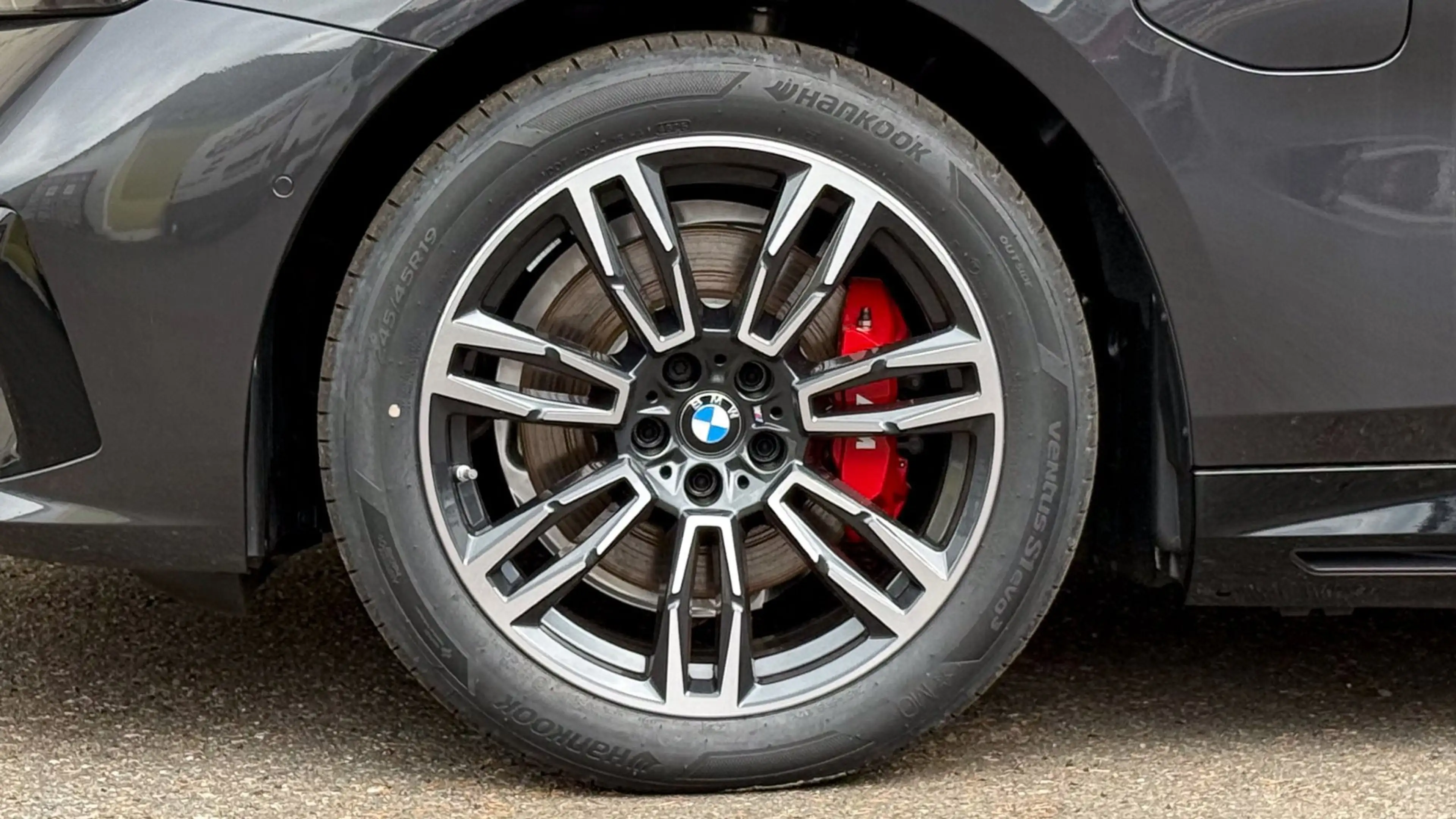 BMW 530 e xDrive — photo 7