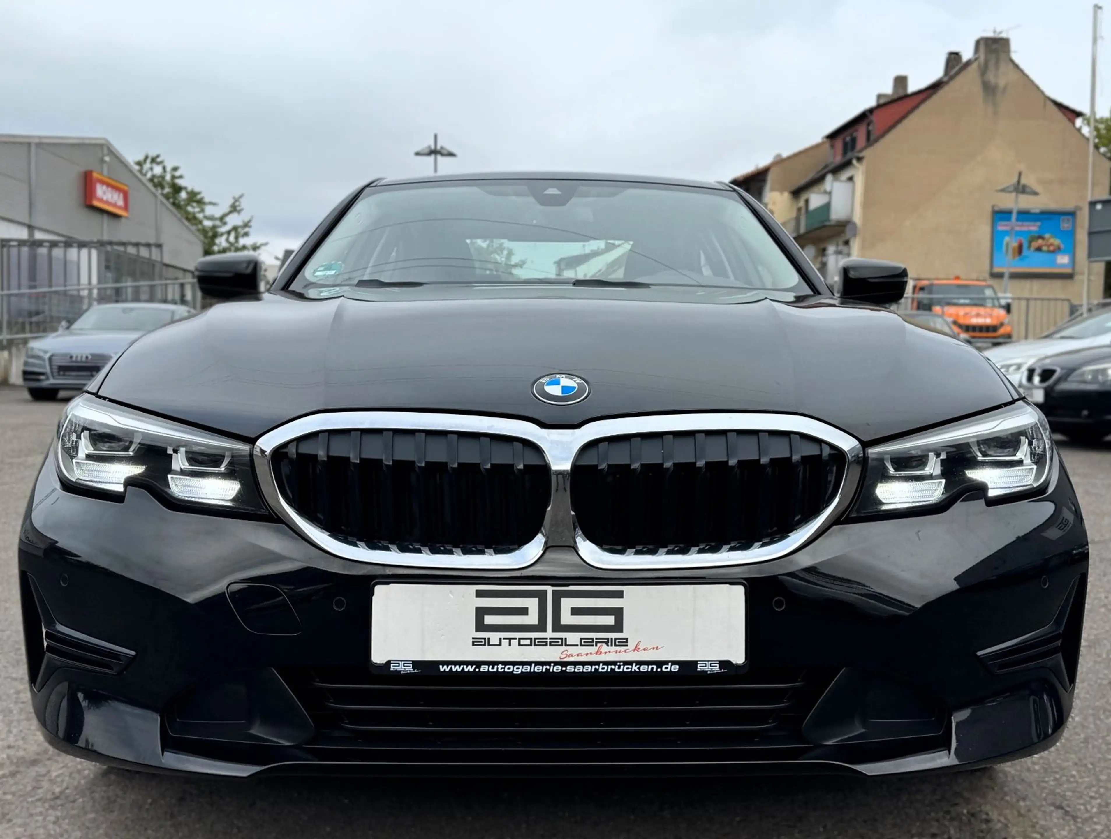BMW 320 d Limousine Autom. *1.Hand/Virtual/Navi/LED* — photo 2