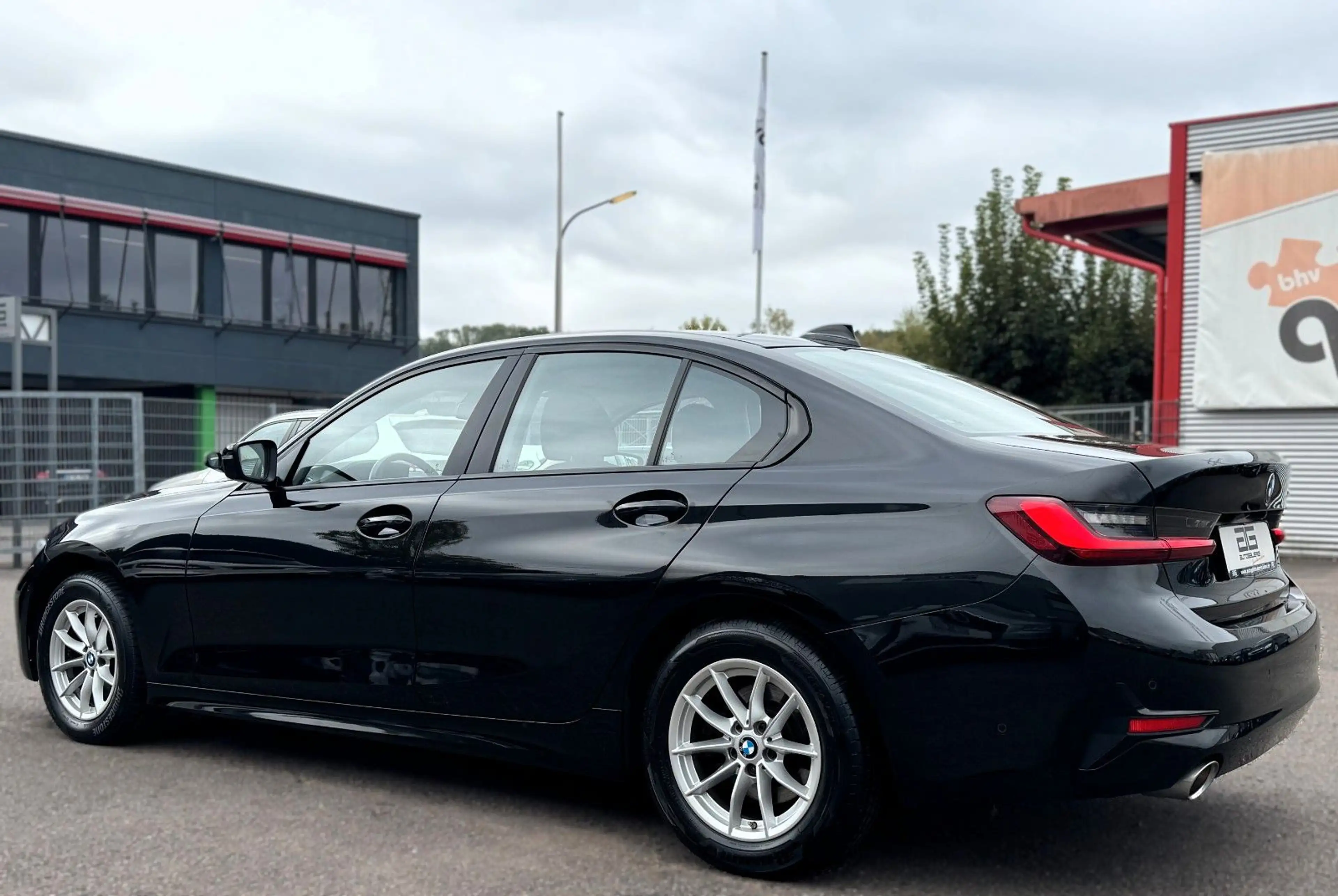 BMW 320 d Limousine Autom. *1.Hand/Virtual/Navi/LED* — photo 4