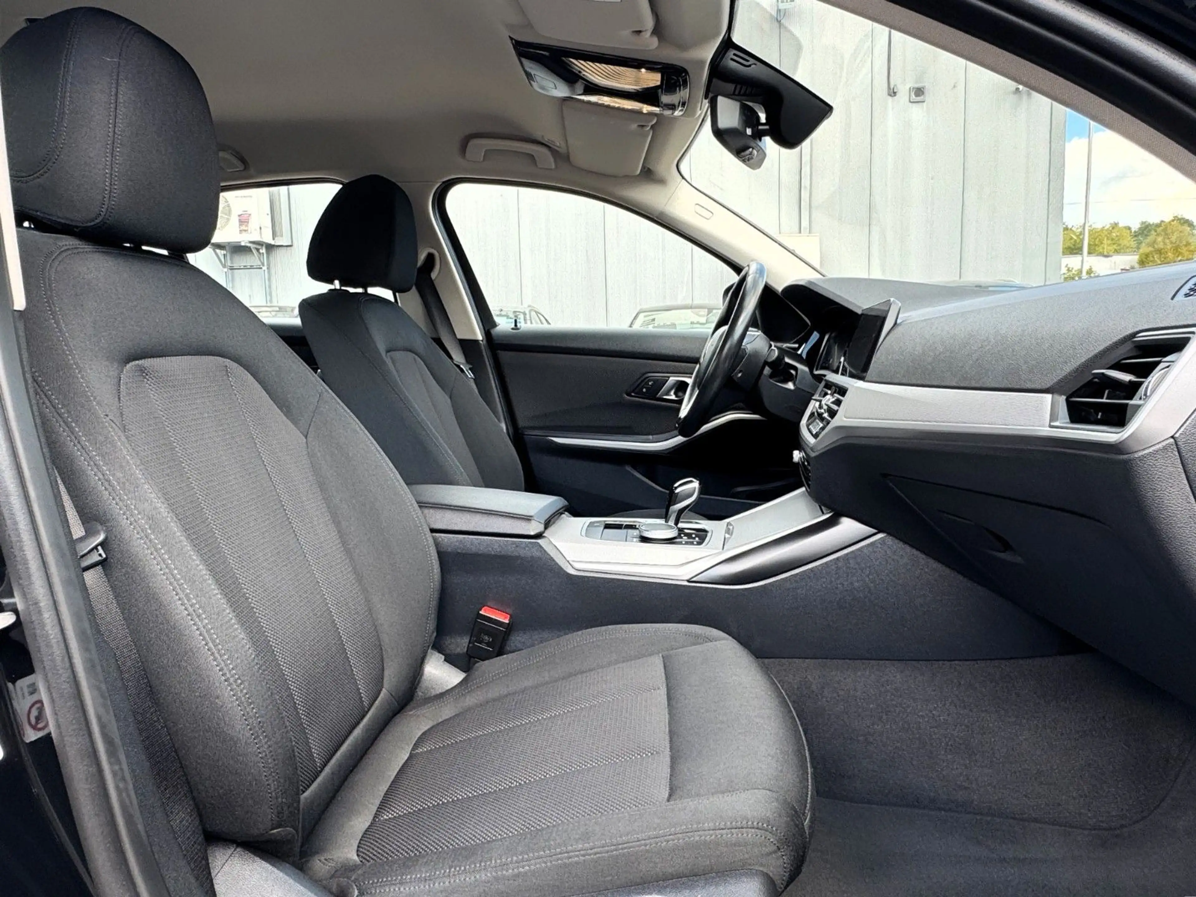 BMW 320 d Limousine Autom. *1.Hand/Virtual/Navi/LED* — photo 10