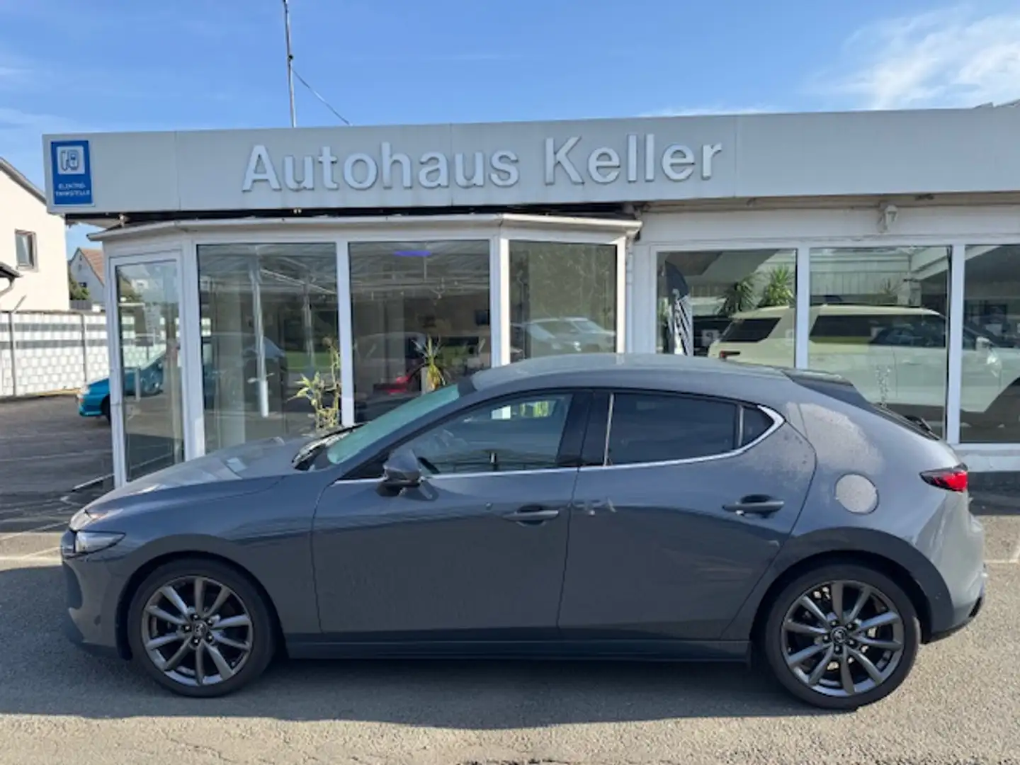 Mazda 3 SKYACTIV-G 2.0 150PS M Hybrid Selection Grau - 1