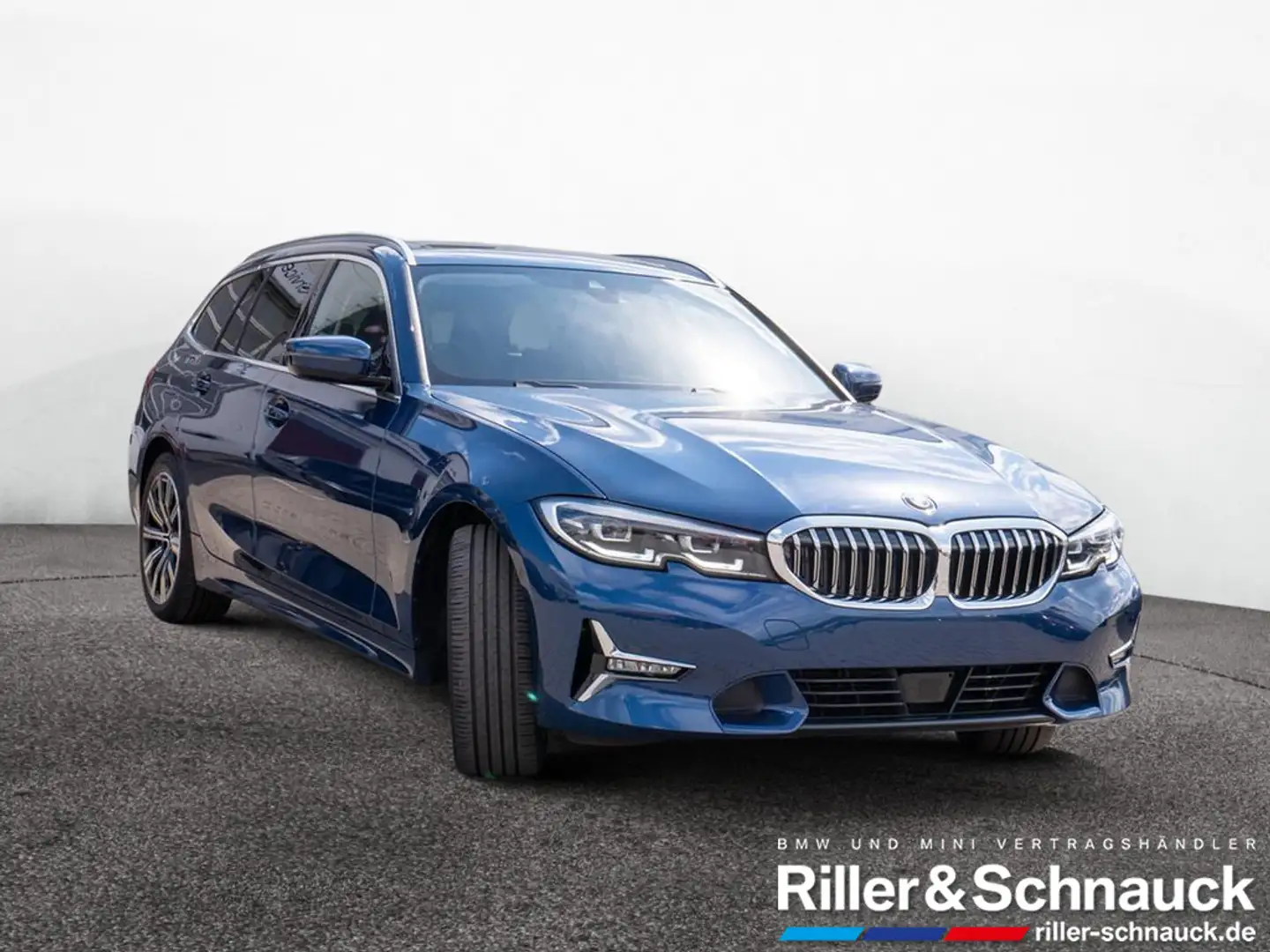 BMW 320 d Touring xDrive Luxury Line ACC LED PANO Blue - 2
