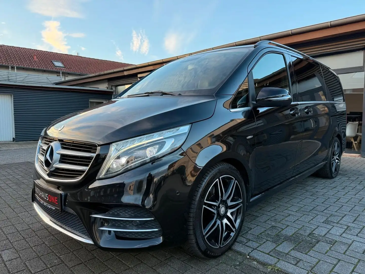 Mercedes-Benz V 250 d AMG PANORAMA/KÜHLSCHRANK/360°CAM Schwarz - 1
