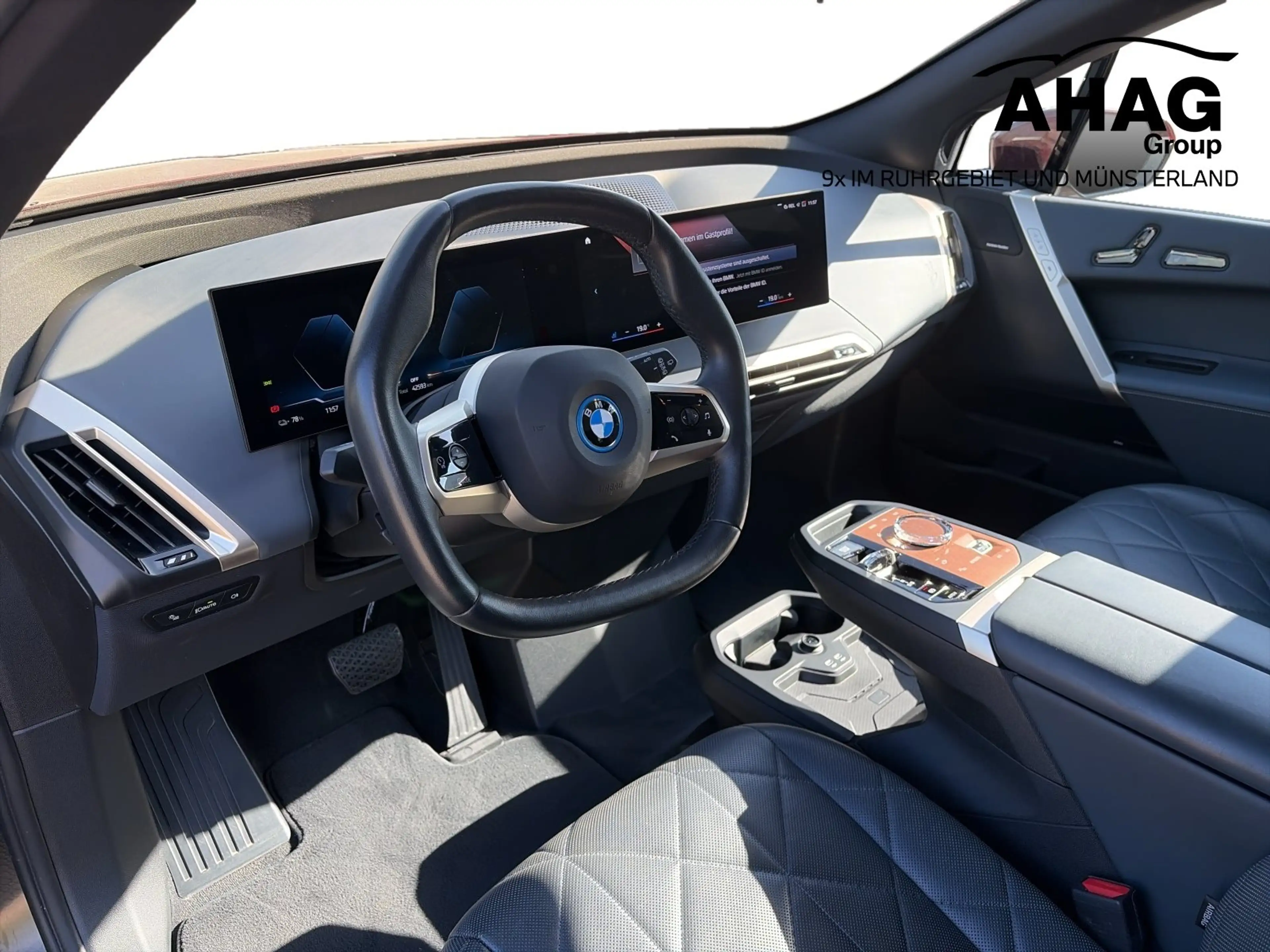 BMW iX xDrive40 — photo 8