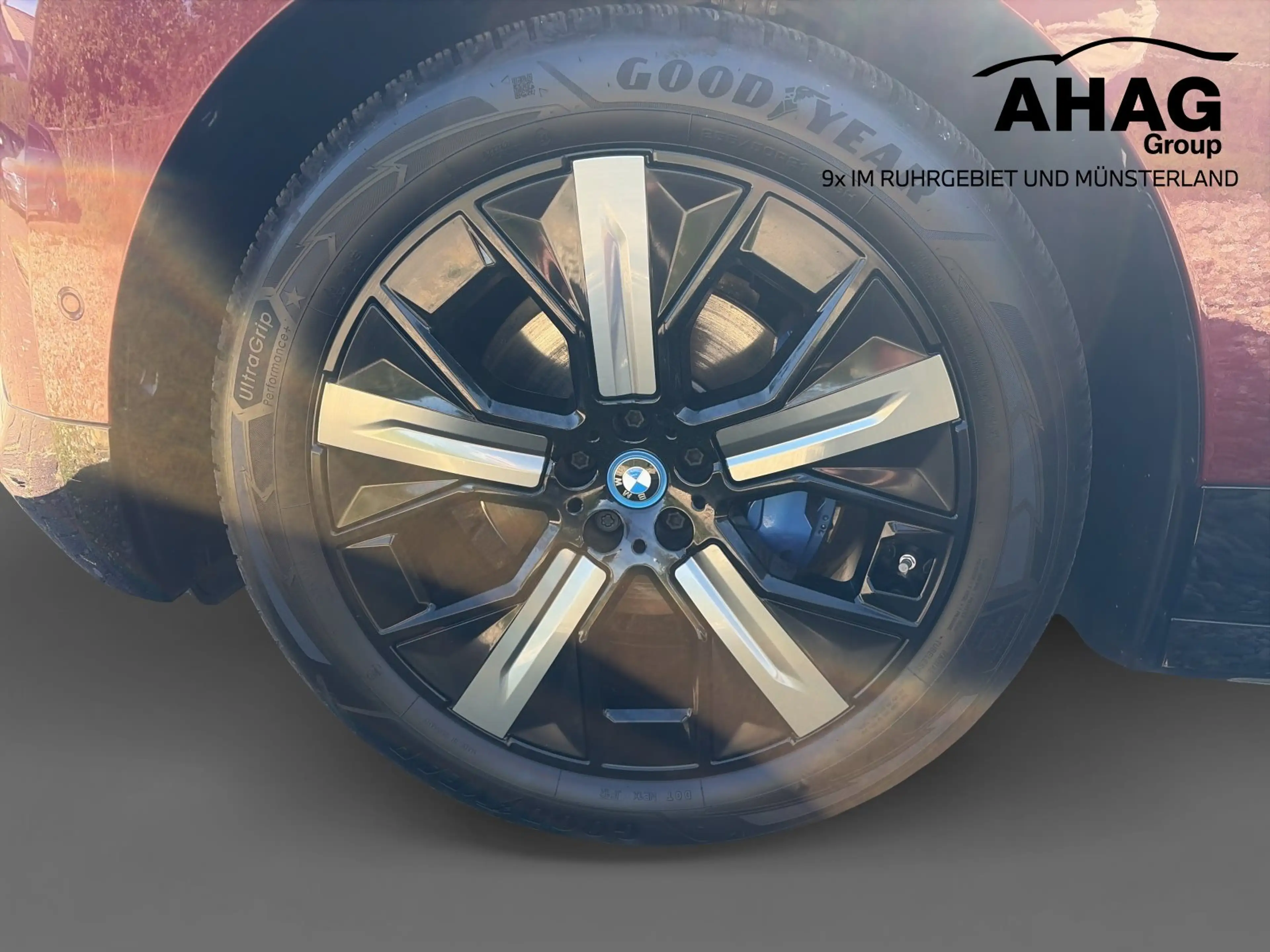 BMW iX xDrive40 — photo 12