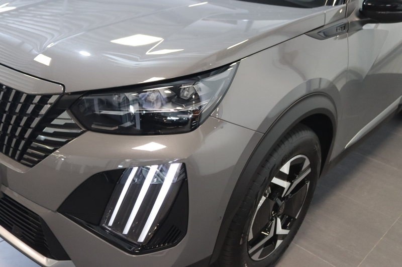 Peugeot 2008 1.2 Hybrid 145 GT — photo 10