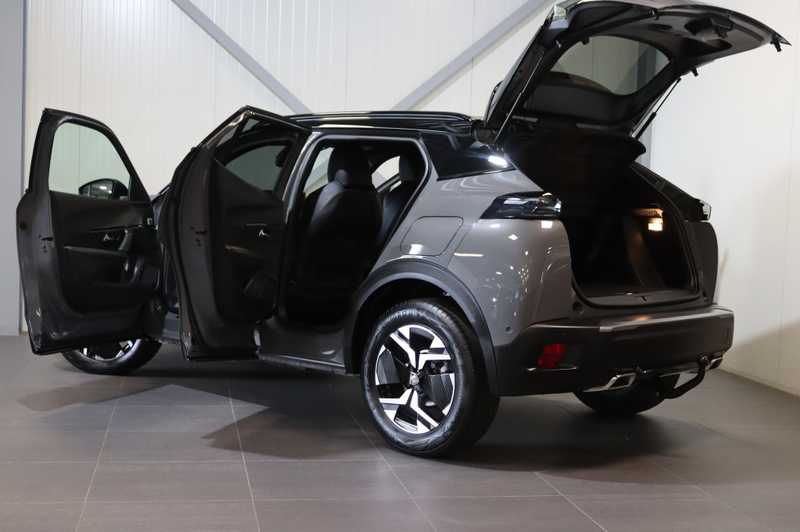 Peugeot 2008 1.2 Hybrid 145 GT — photo 6
