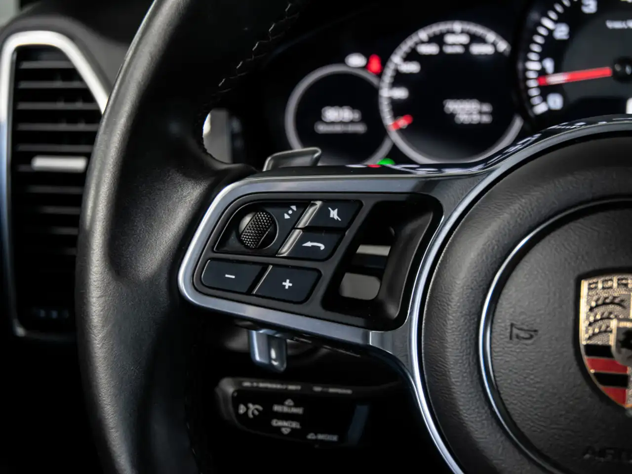Porsche Cayenne снимка Porsche Cayenne
