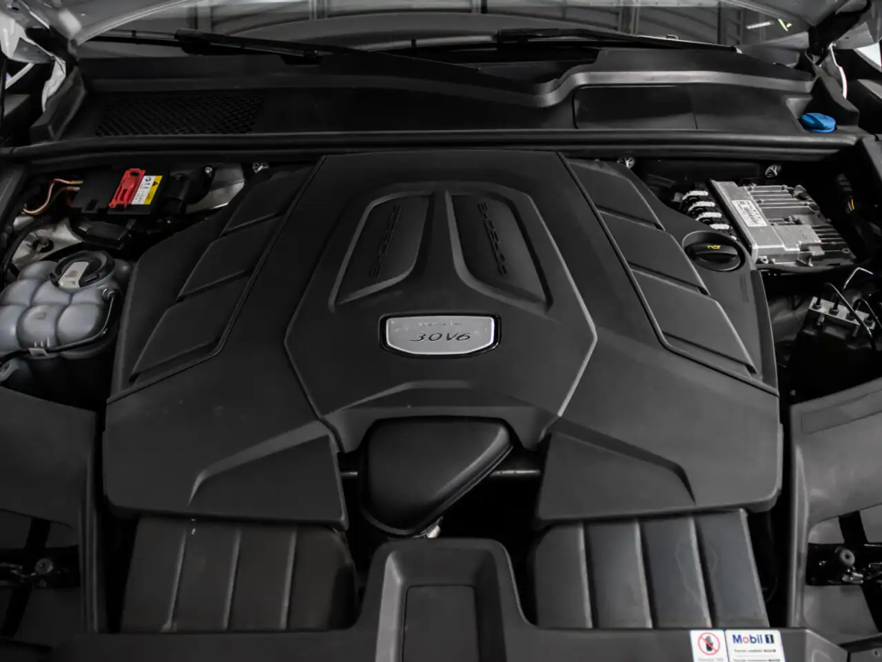 Porsche Cayenne снимка Porsche Cayenne