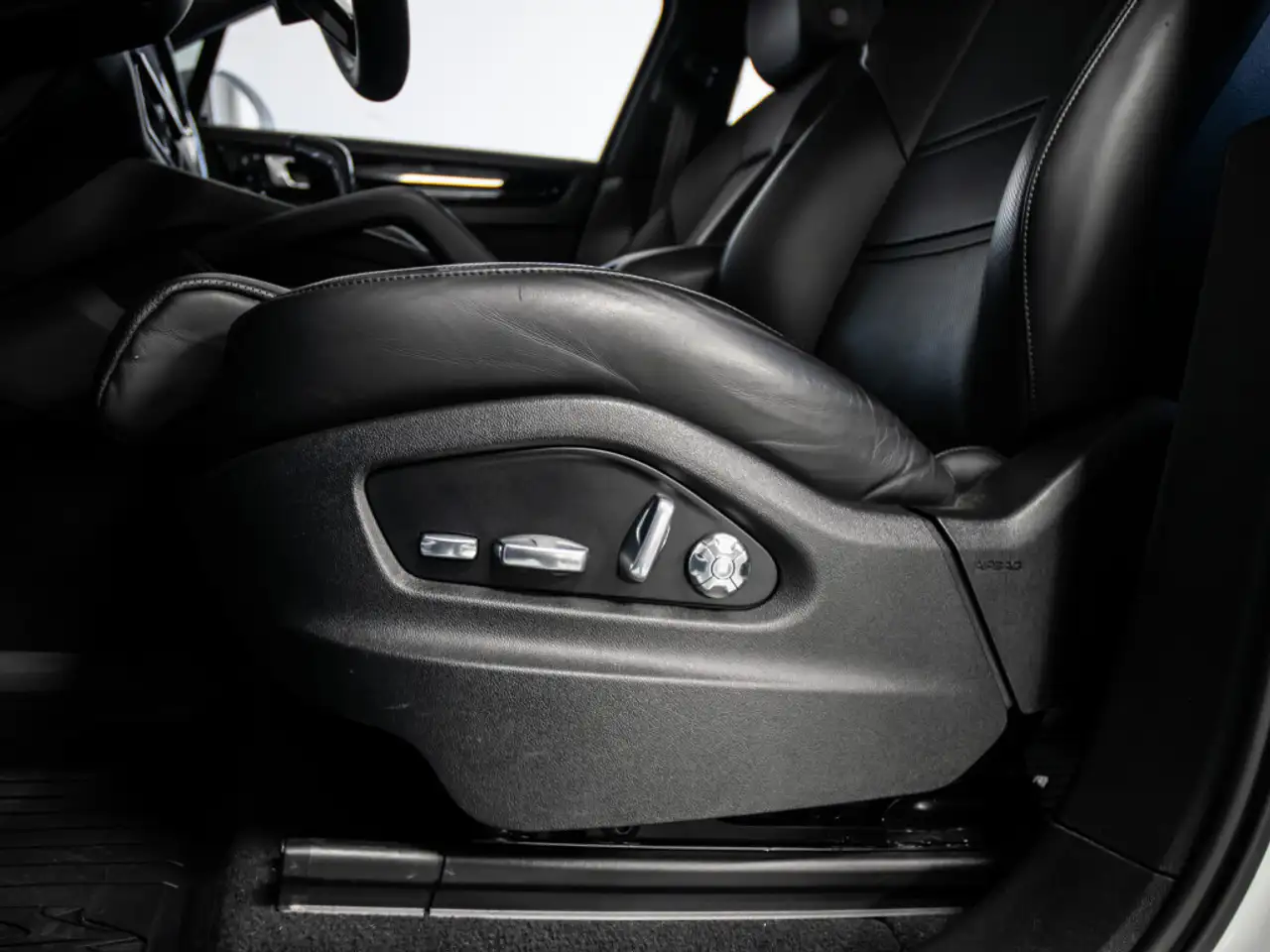 Porsche Cayenne снимка Porsche Cayenne