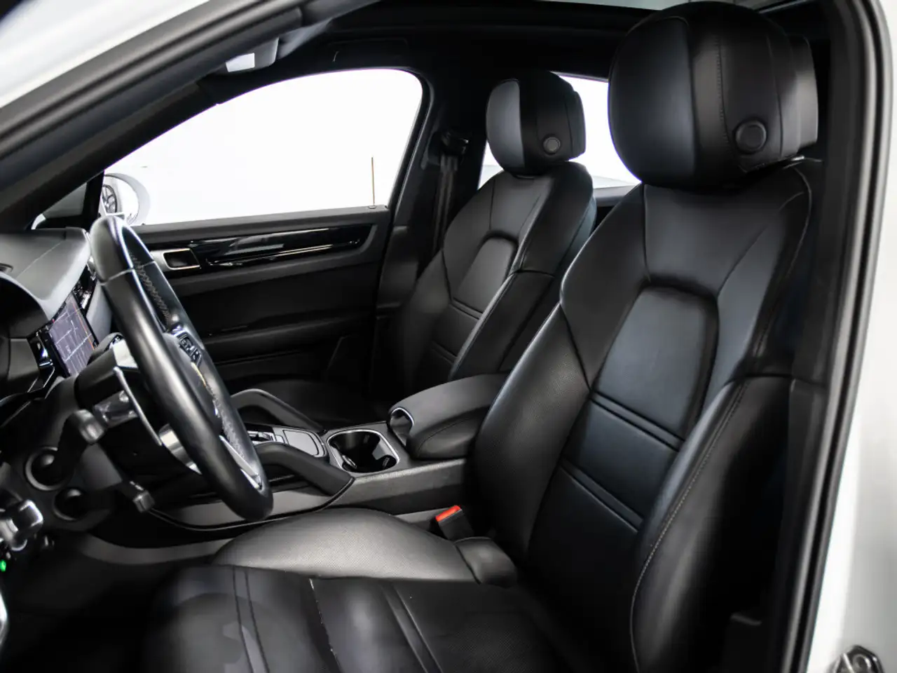 Porsche Cayenne снимка Porsche Cayenne