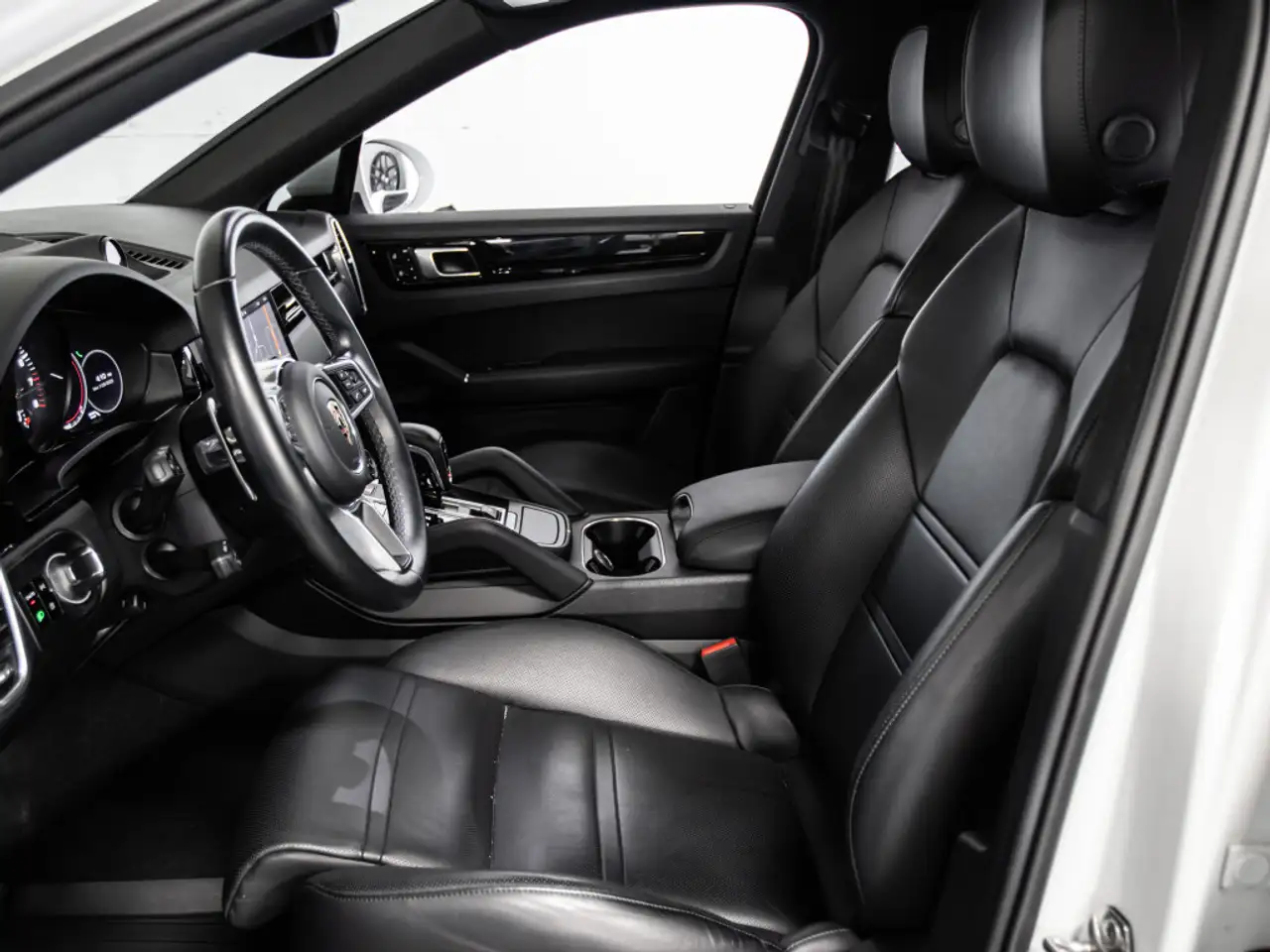Porsche Cayenne снимка Porsche Cayenne