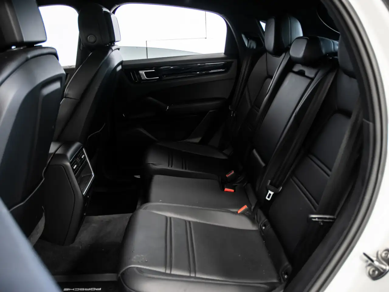 Porsche Cayenne снимка Porsche Cayenne
