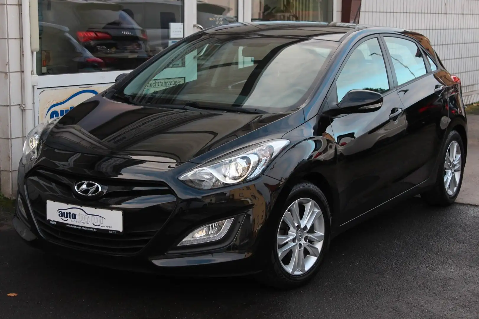 Hyundai i30 Style 1.4 Klima*Navi*Rückfahrkamera Schwarz - 2
