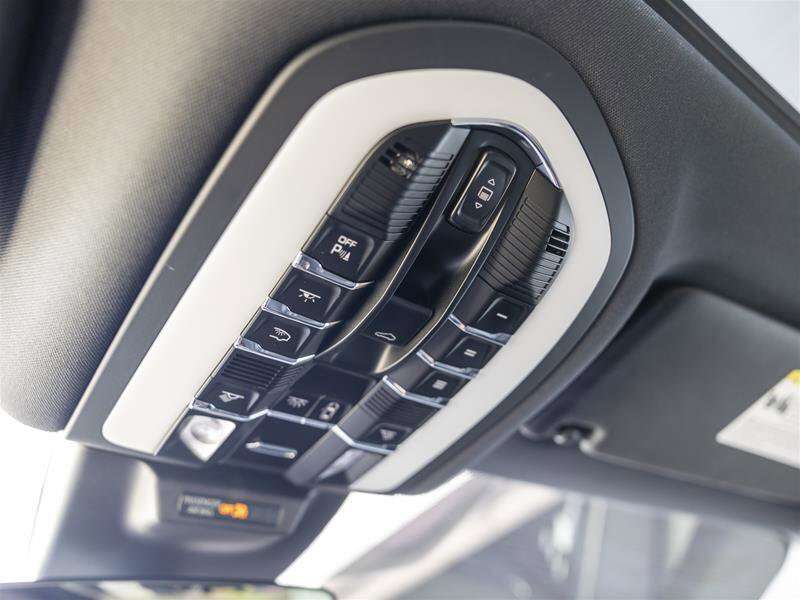2024 Porsche Macan Base Gray thumb 34