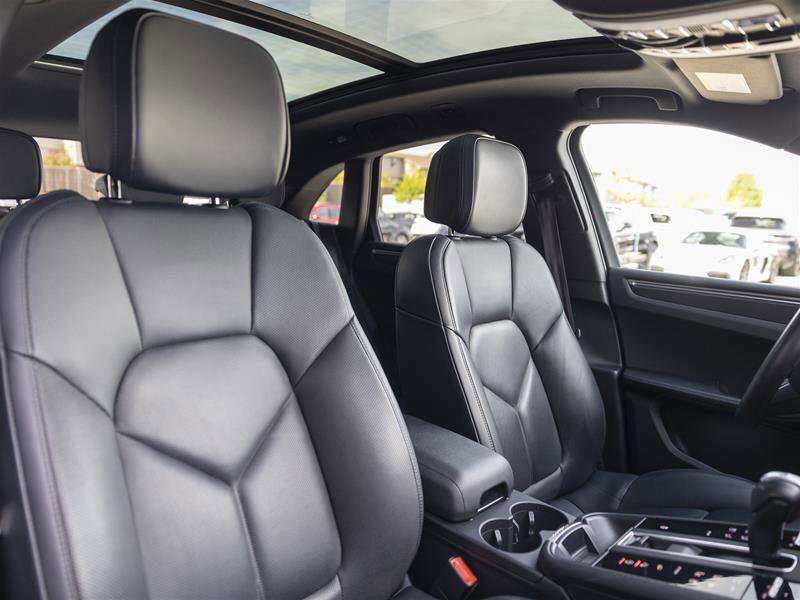 2024 Porsche Macan Base Gray thumb 25