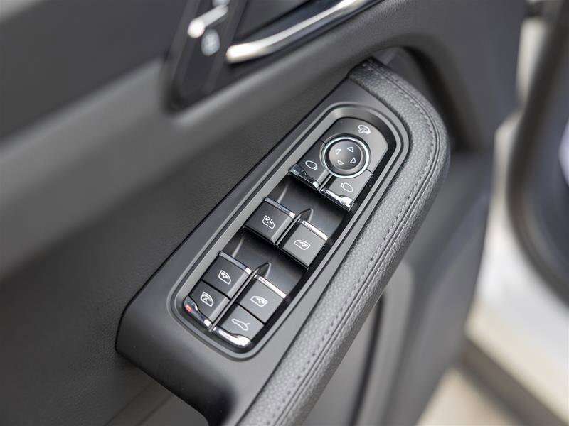 2024 Porsche Macan Base Gray thumb 18