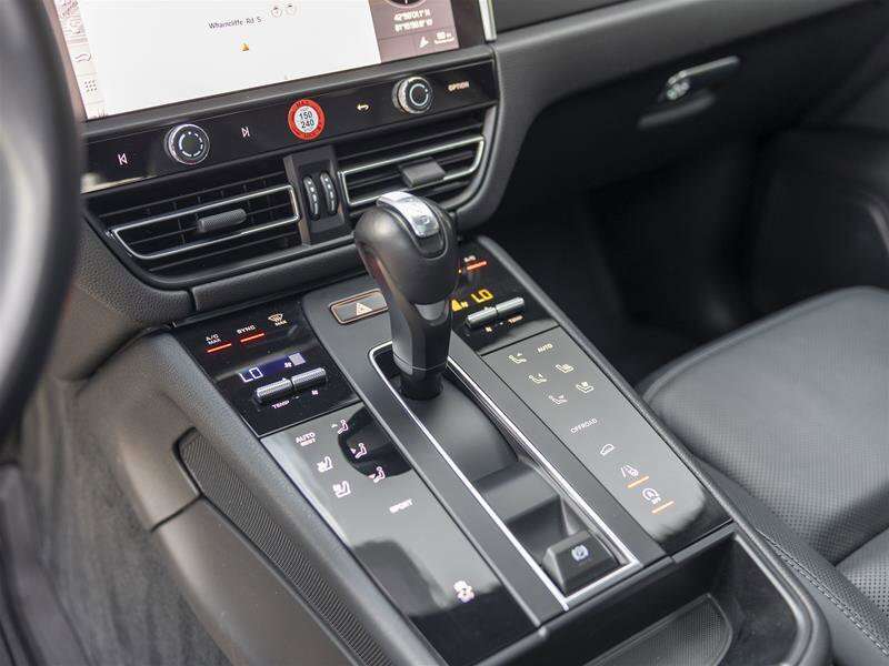 2024 Porsche Macan Base Gray thumb 28