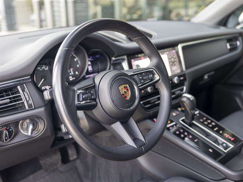2024 Porsche Macan Base Gray thumb 27