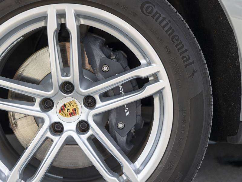 2024 Porsche Macan Base Gray thumb 7