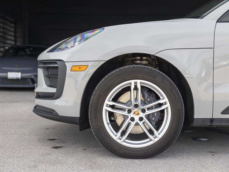 2024 Porsche Macan Base Gray thumb 6