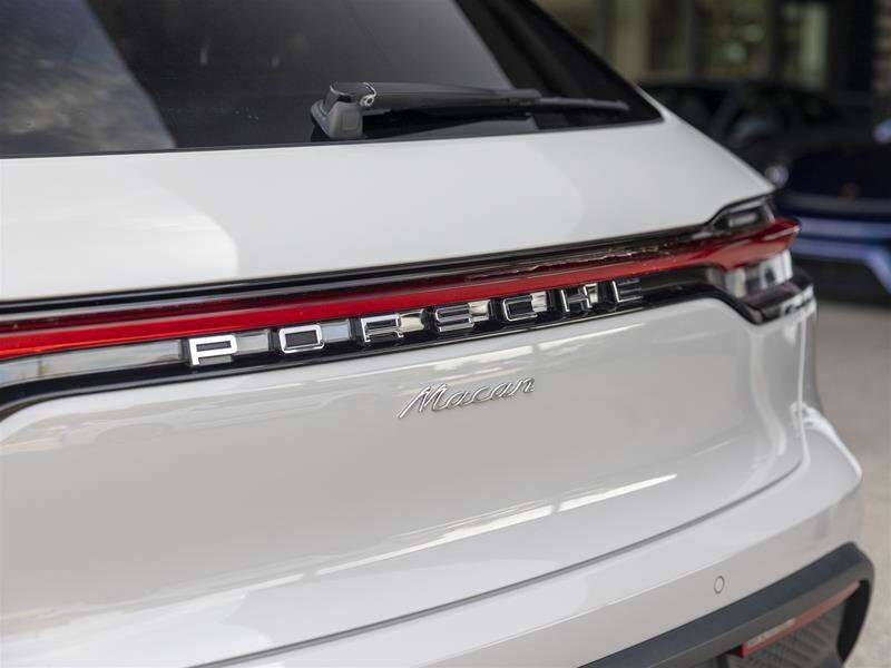 2024 Porsche Macan Base Gray thumb 10