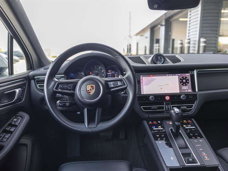 2024 Porsche Macan Base Gray thumb 26