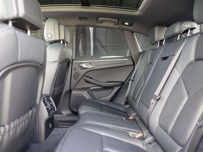 2024 Porsche Macan Base Gray thumb 22