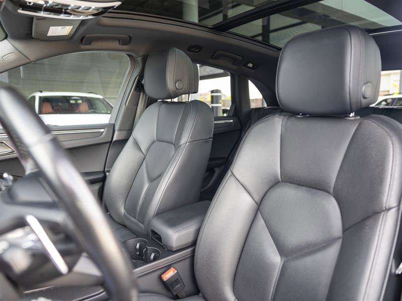 2024 Porsche Macan Base Gray thumb 20