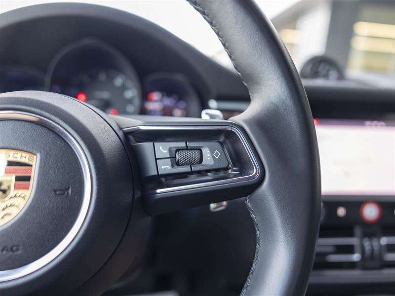 2024 Porsche Macan Base Gray thumb 31