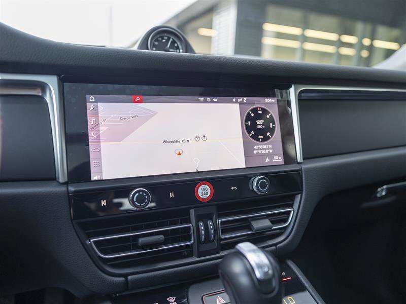 2024 Porsche Macan Base Gray thumb 32