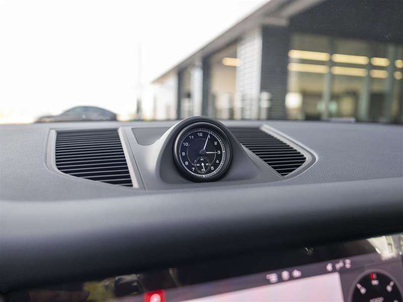 2024 Porsche Macan Base Gray thumb 33