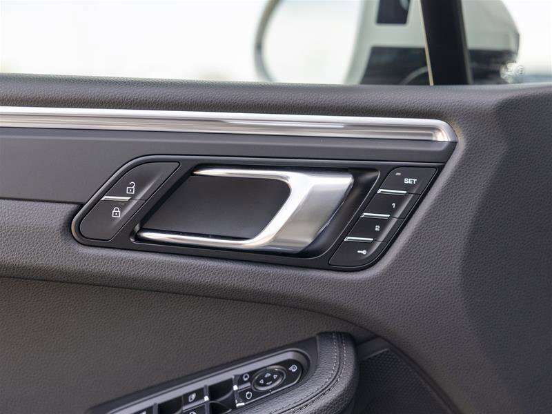2024 Porsche Macan Base Gray thumb 17