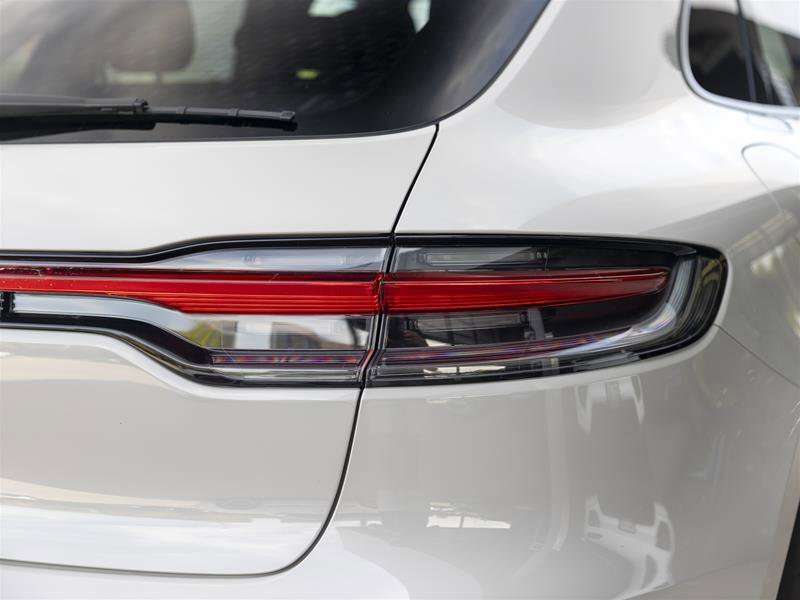2024 Porsche Macan Base Gray thumb 11