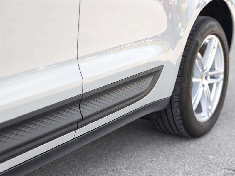 2024 Porsche Macan Base Gray thumb 15