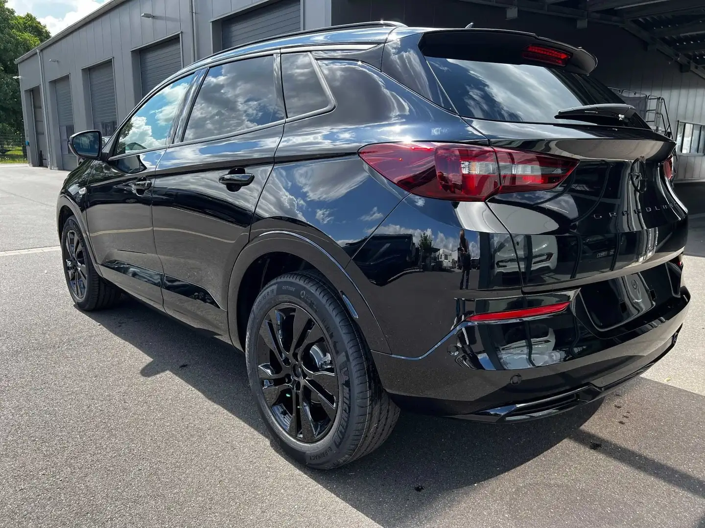 Opel Grandland X GS, 1.2 96 kW NAV KAM Automatik sofort Verf. Noir - 2
