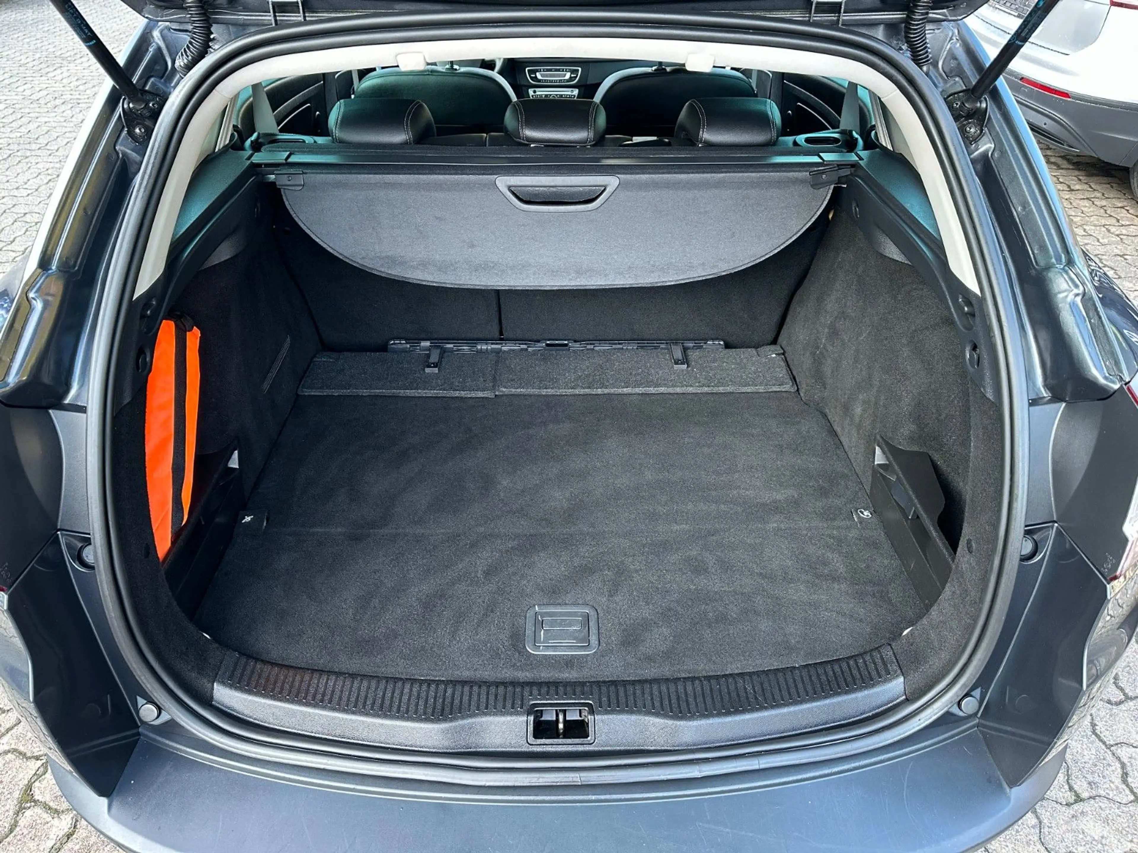 Renault Megane Grandtour BOSE Edition TEMPOMAT PDC NAVI — photo 19