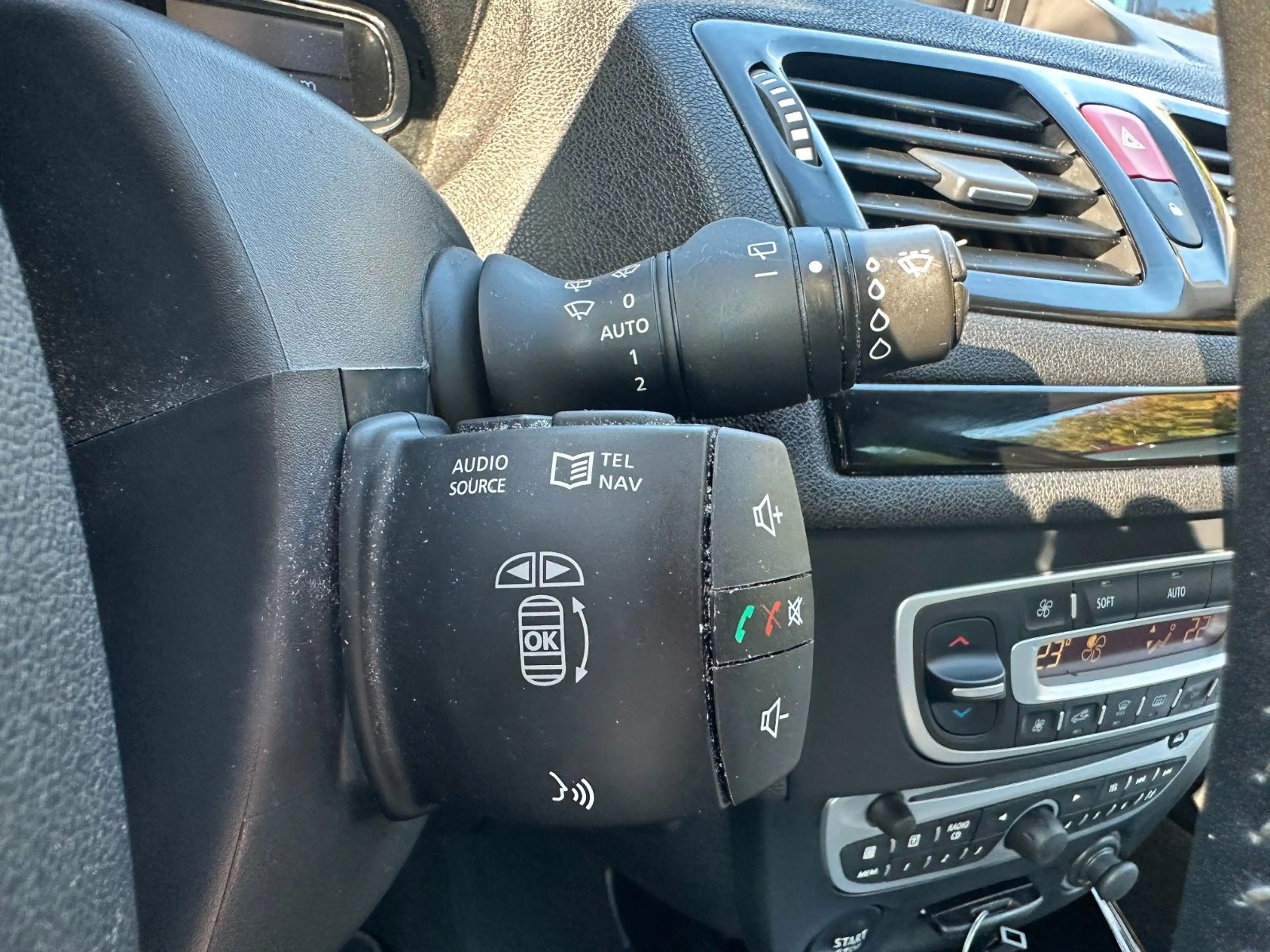 Renault Megane Grandtour BOSE Edition TEMPOMAT PDC NAVI — photo 23