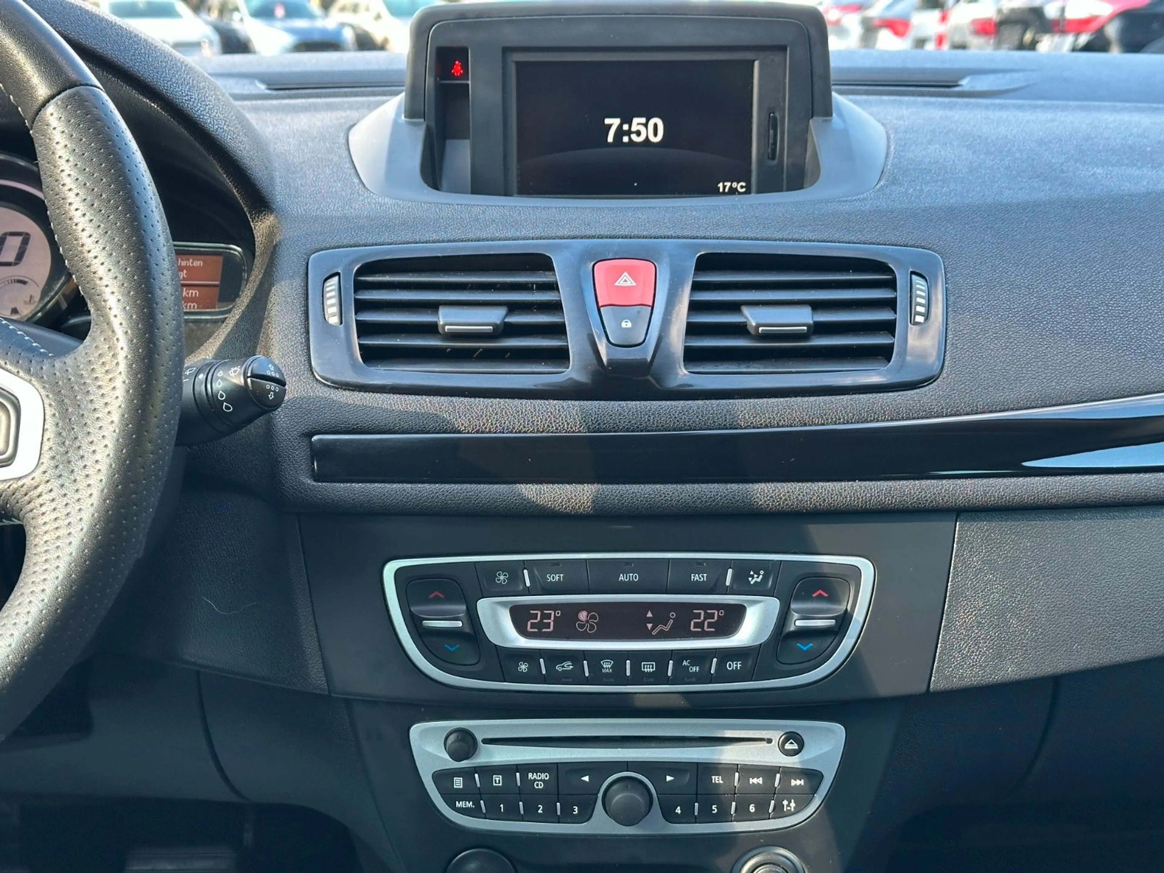 Renault Megane Grandtour BOSE Edition TEMPOMAT PDC NAVI — photo 11