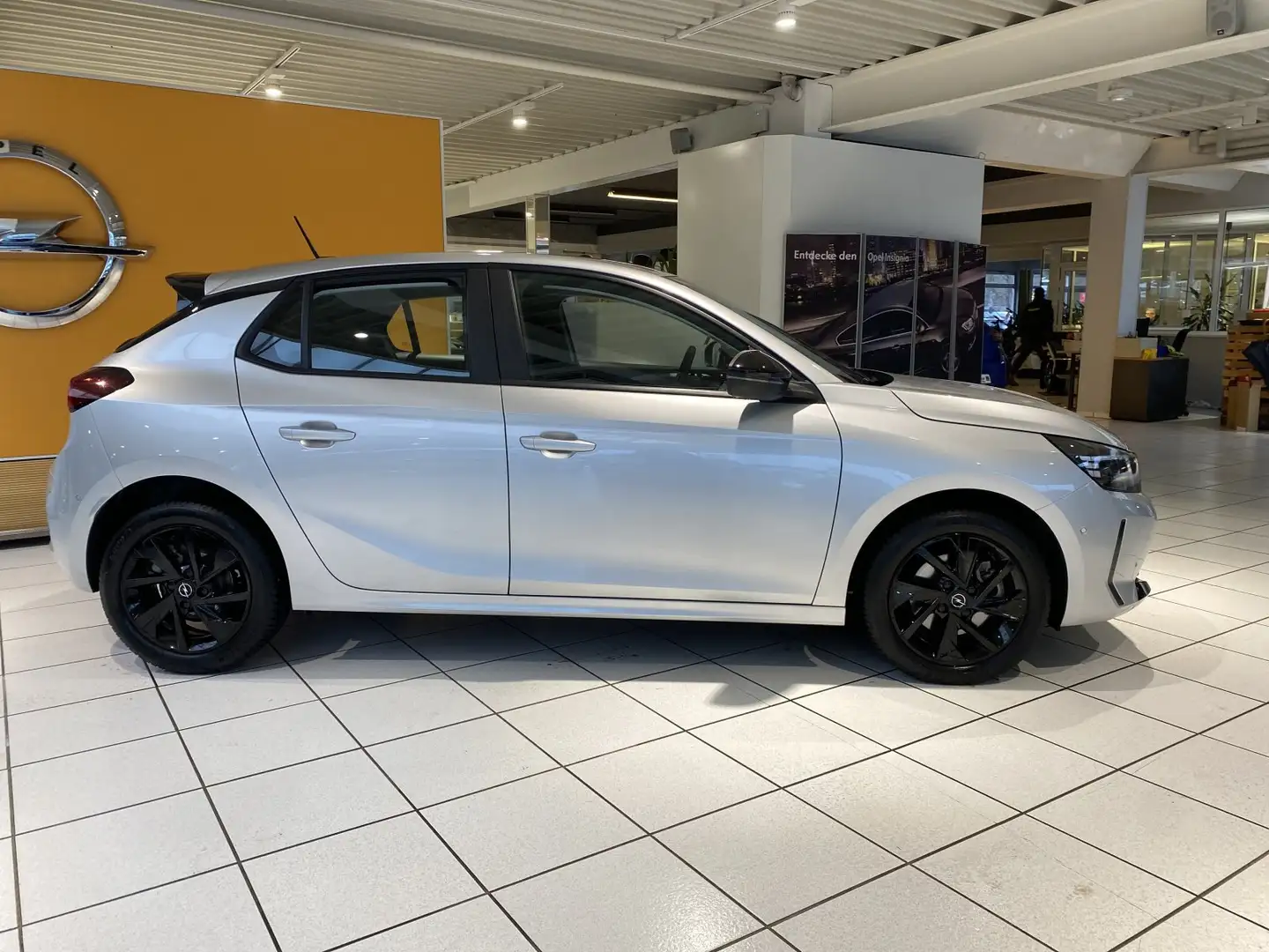 Opel Corsa 1.2 Edition AT8/SHZ+LHZ/PDC v+h+CAM/Allwetter Silber - 2