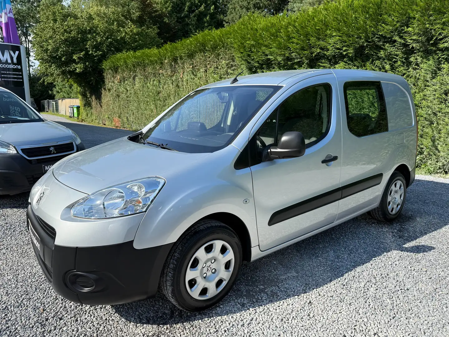 Peugeot Partner 1.6 HDi Confort - 3 PLACES - 147.000 KM - A VOIR - Grijs - 1