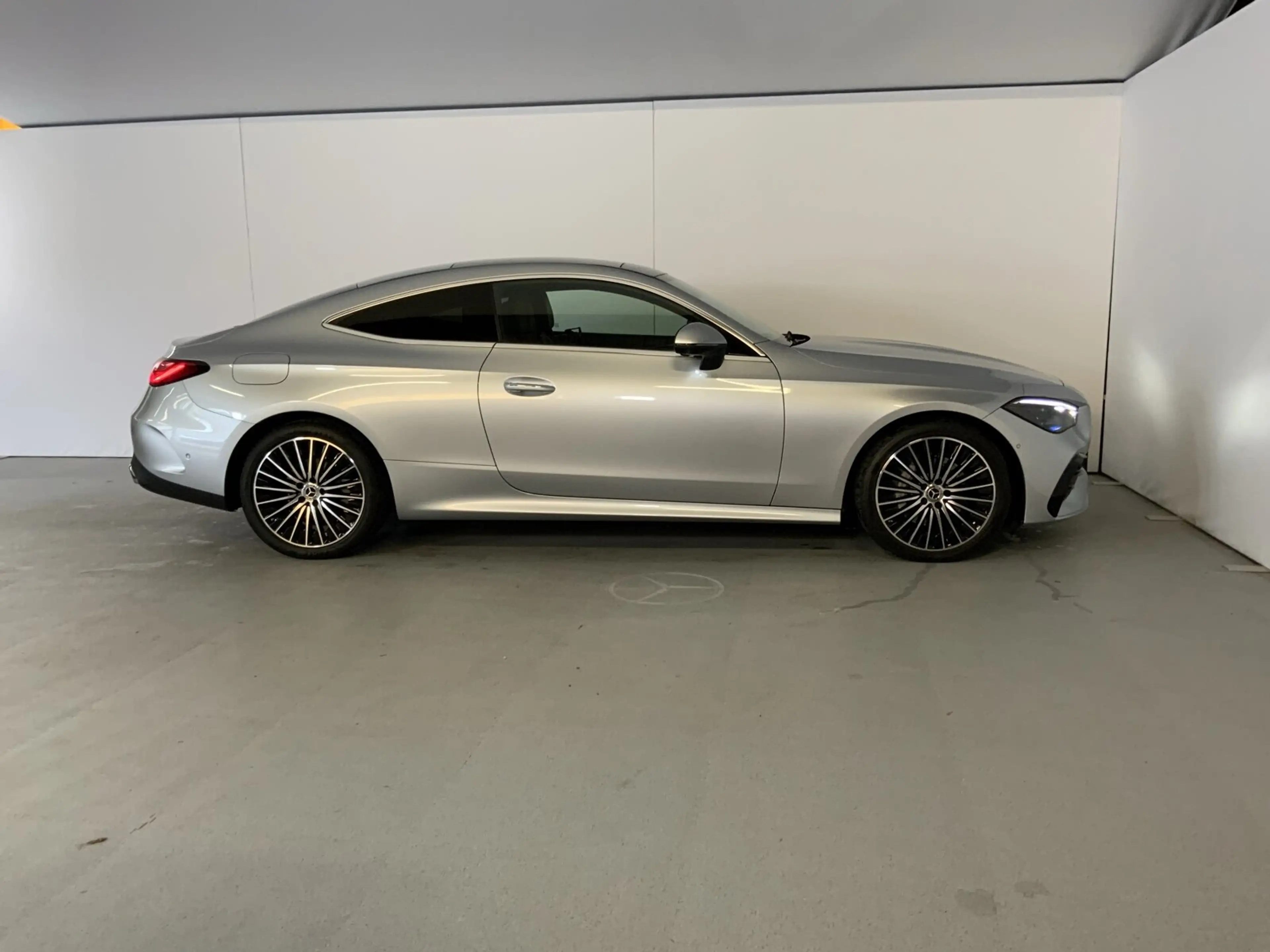 Mercedes-Benz CLE 220 CLE 220 d Coupé AMG AHK Pano Hinterachslenkung — photo 4