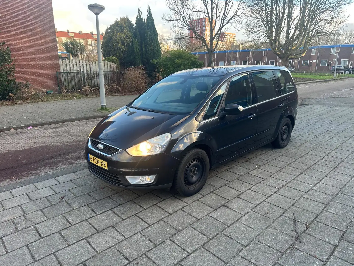 Ford Galaxy 2.0-16V Ghia 7 Pers Airco Cruise Noir - 1